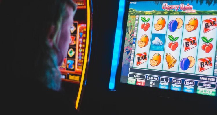 An explanation of what the Spin and Auto Spin buttons accomplish in your favorite slot games!